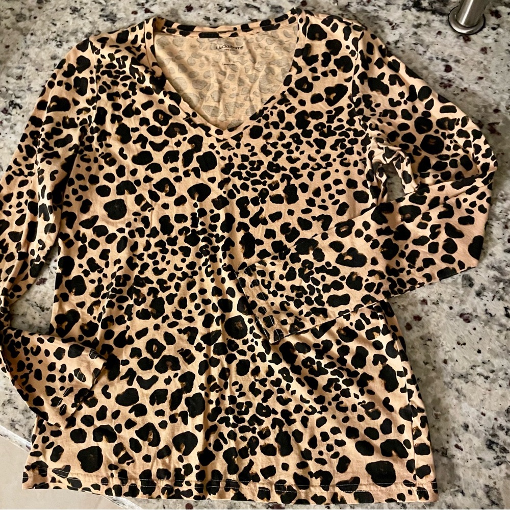 Liz Claiborne Brown and Black Leopard print Long Sleeve v neck Tank size:M NWOT